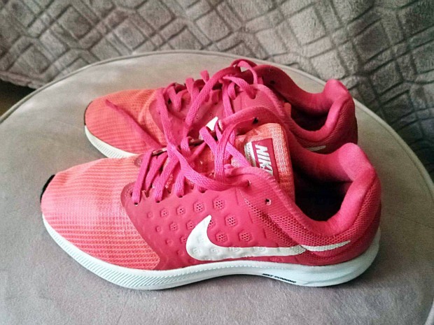 Nike sportcip 37,5-es