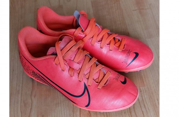 Nike stoplis gyerek 33-as