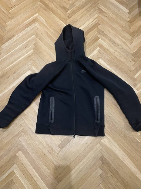 Nike tech fleece fekete M