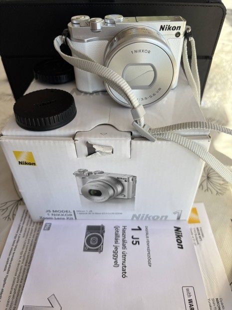Nikon 1 J5 digitális fényképezőgép objektívvel eladó