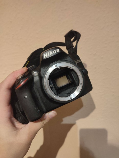 Nikon 3200 D vz akkumultorral s tltvel