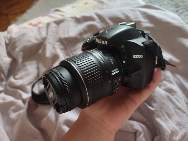 Nikon 3200 D vz akkumultorral s tltvel