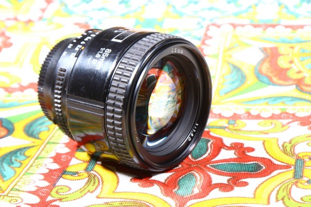 Nikon AF 1.8 85 mm D nikkor objektv 