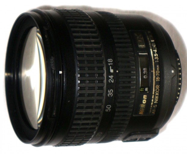 Nikon AF-S 18-70 ED ( 18-70mm )