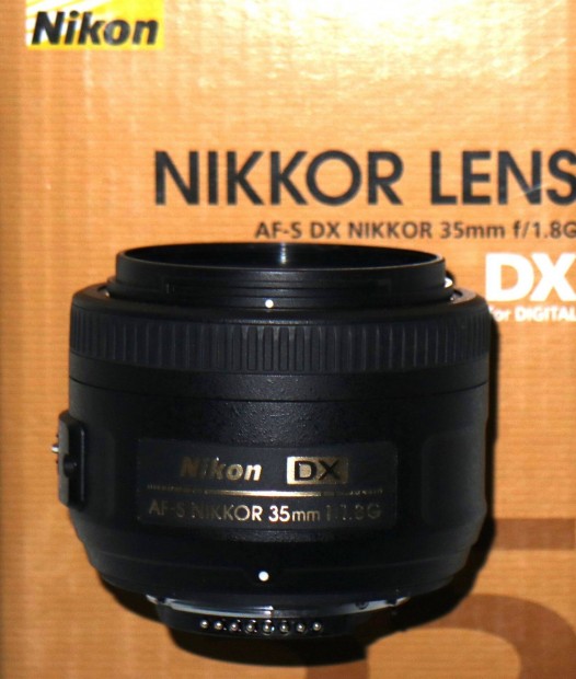 Nikon AF-S 35 mm 1.8 G dobozában ( 35mm 1.8 )