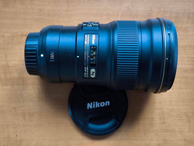 Nikon AF-S Nikkor 300mm 1:4E PF ED