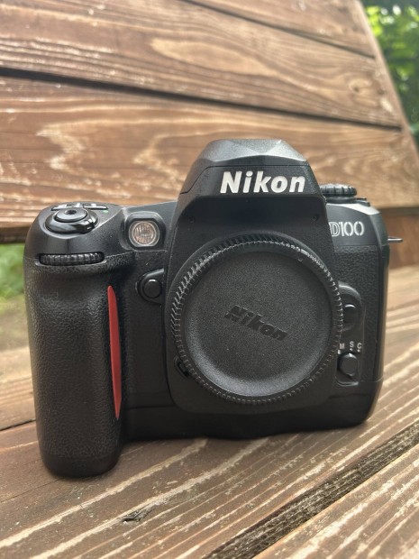 Nikon D100 tkrreflexes gpek