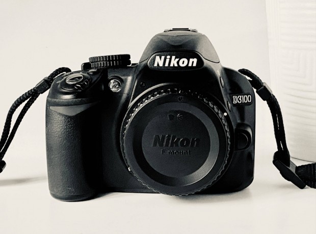 Nikon D3100 tartozkokkal