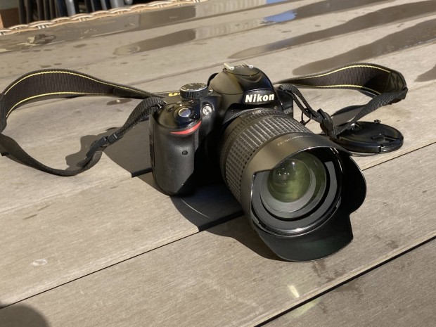 Nikon D3200 DSLR elad 18-105 objektvvel