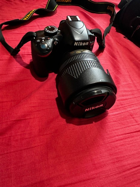 Nikon D3200 + AF-S DX Nikkor 18-105mm f/3.5-5.6G ED VR