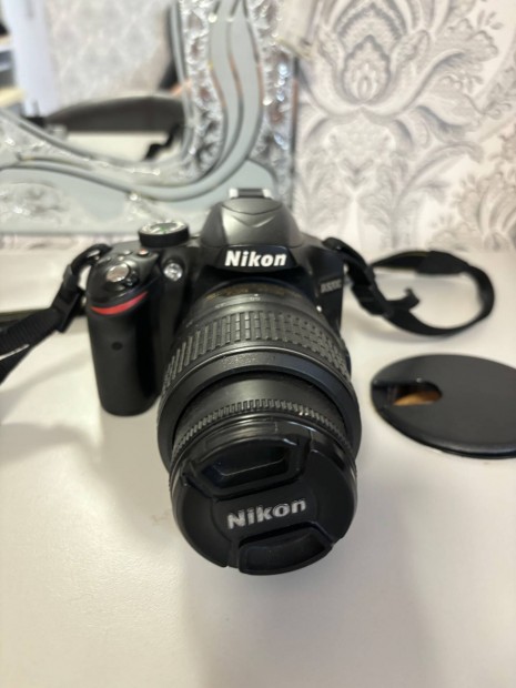 Nikon D3200 elad