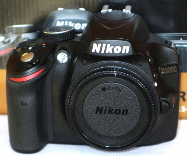 Nikon D3200 expszm: 5 ezer !