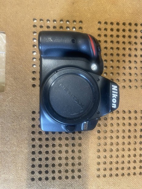 Nikon D3200 fényképezőgép váz kevés expo hibátlan akku nélkül 