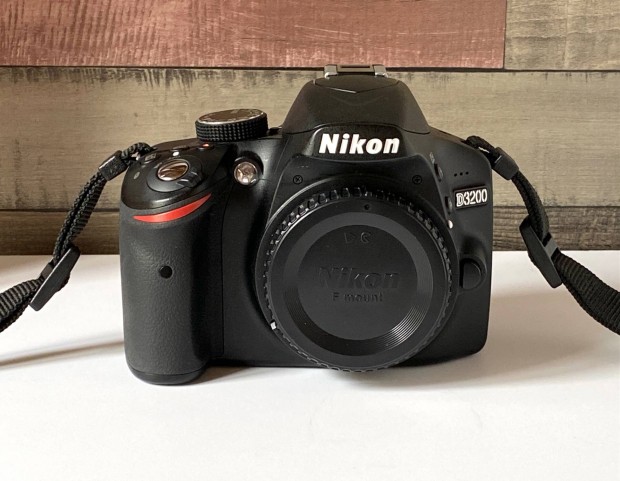 Nikon D3200 váz tartozékokkal