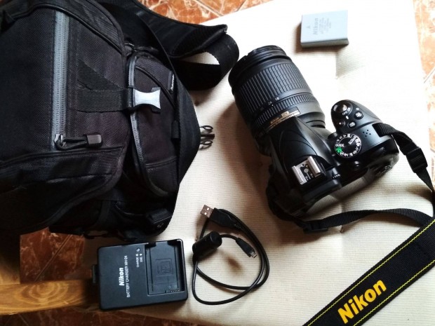Nikon D3300 + 18-105 VR Mint az j! Csak 400!expo