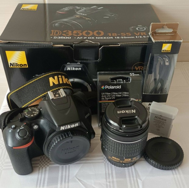 Nikon D3500 - 18-55mm f/3.5-5.6G objektívvel + kiegészítők