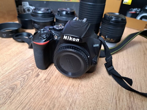 Nikon D3500, objektvekkel, tartozkokkal