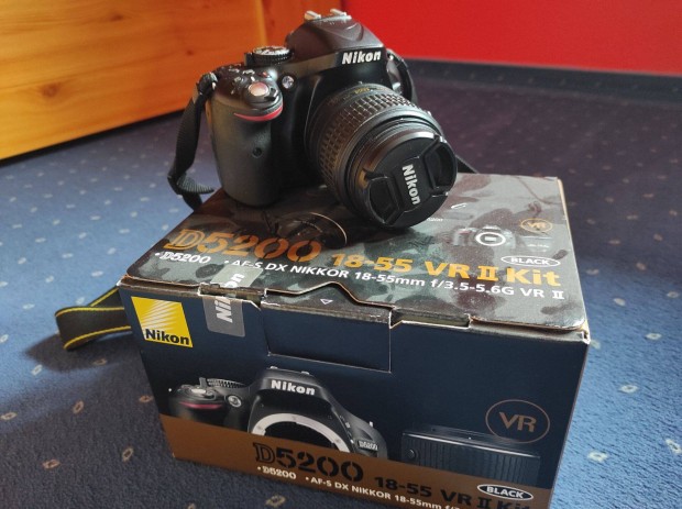 Nikon D5200 18-55 VR II kit