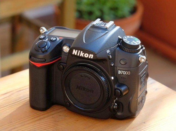 Nikon D7000 DSLR vz 23500expval elad