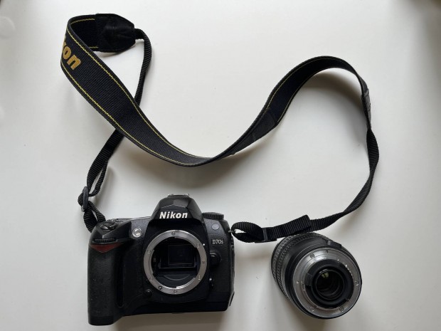 Nikon D70s objektívvel