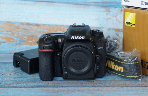 Nikon D7500 - 5 ezer expóval