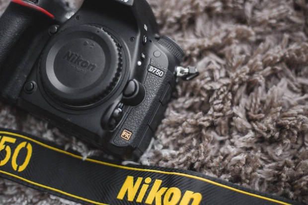 Nikon D750 (14 ezer expo)