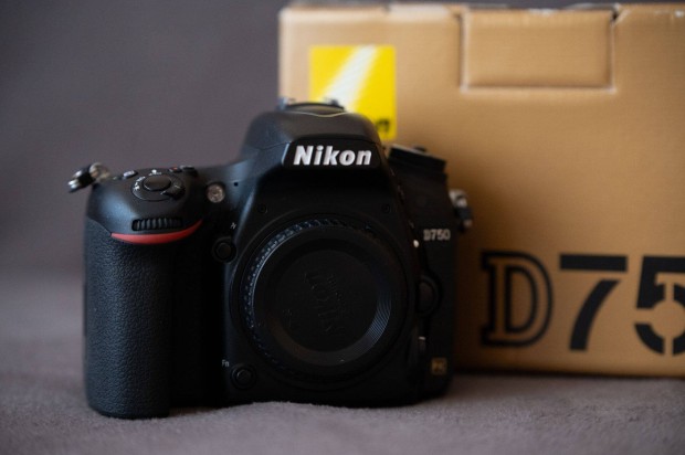 Nikon D750 elad