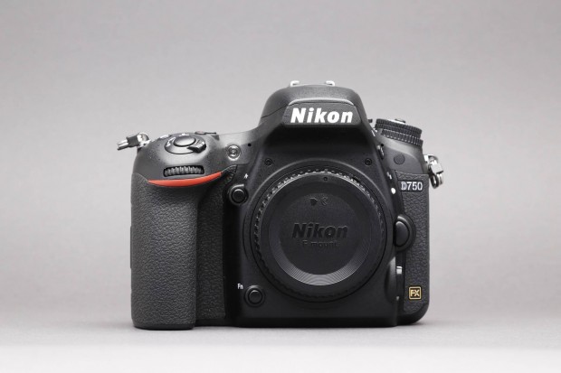 Nikon D750 váz 4 467 expó / Fényérték