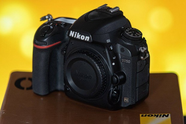 Nikon D750 vz tartozkaival, dobozban
