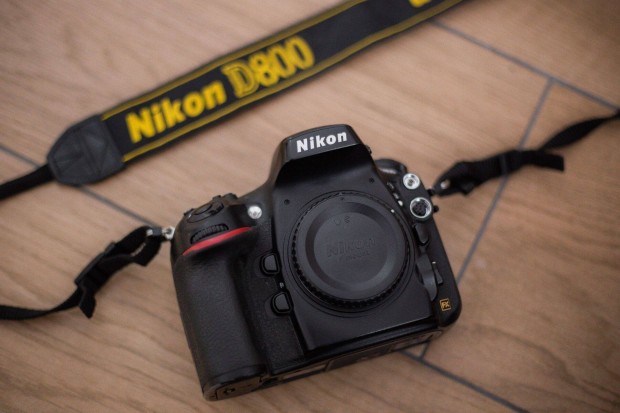 Nikon D800 (14 ezer expo)