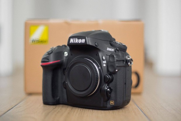 Nikon D800 (7 ezer expo)