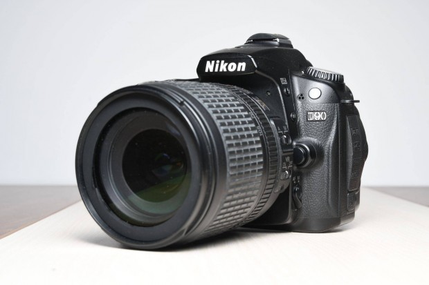 Nikon D90 DSLR 18-105mm objektv tska 2 akku memriakrtyk