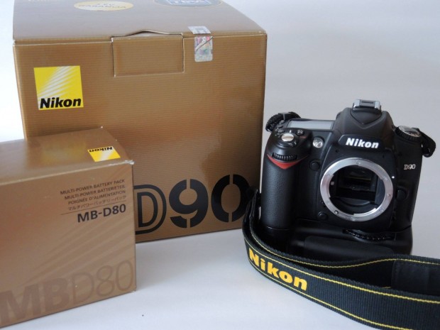 Nikon D90 vz + MBD80 markolat + 2db Nikon akksi