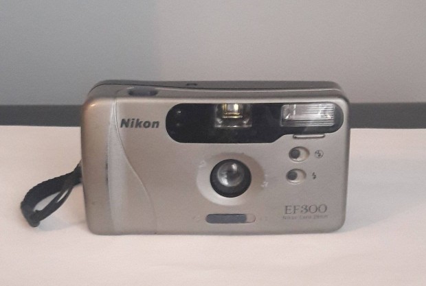 Nikon EF300 fnykpezgp