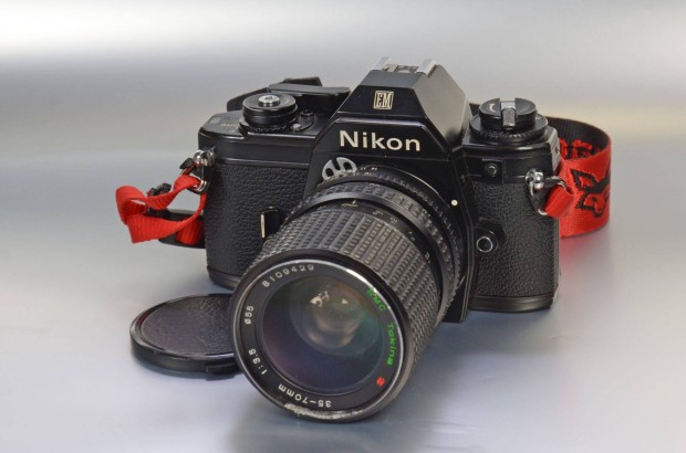 Nikon EM + 35-70 f/3.5 zoom objektív