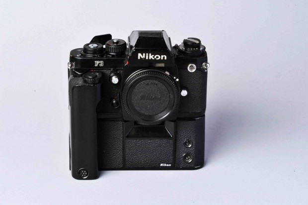 Nikon F3 motorral elad