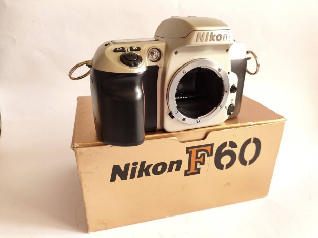 Nikon F60 SLR