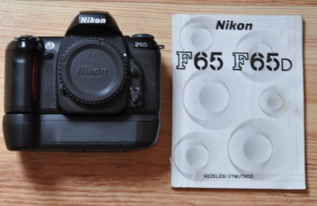 Nikon F65 filmes tükörreflexes fényképezőgép Nikon portré markolattal