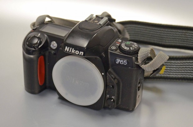 Nikon F65 vz