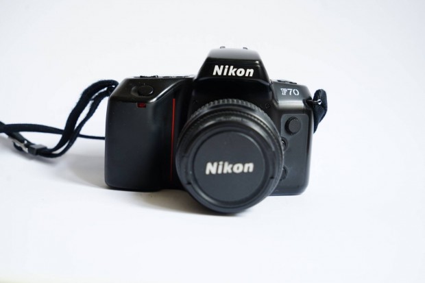 Nikon F70 35mm tükörreflexes analóg fényképezőgép