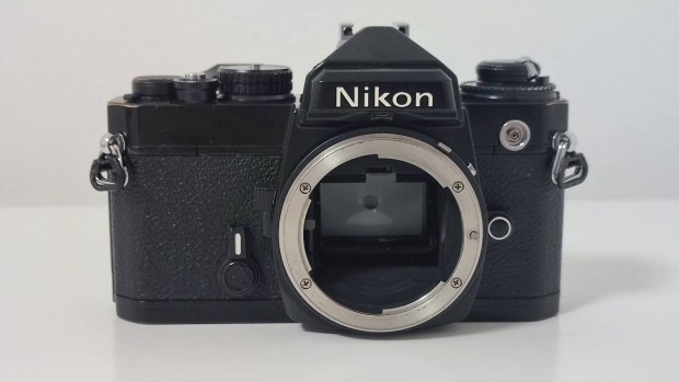 Nikon FE filmes fnykpezgp vz fekete sznben