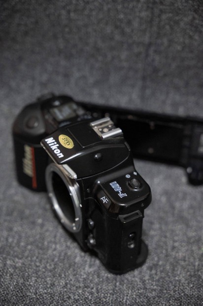 Nikon F-401 filmes analg tkrreflexes vz (alkatrsznek)