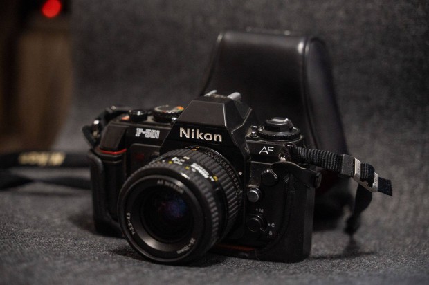 Nikon F-501 szett bőrtokkal és objektívvel