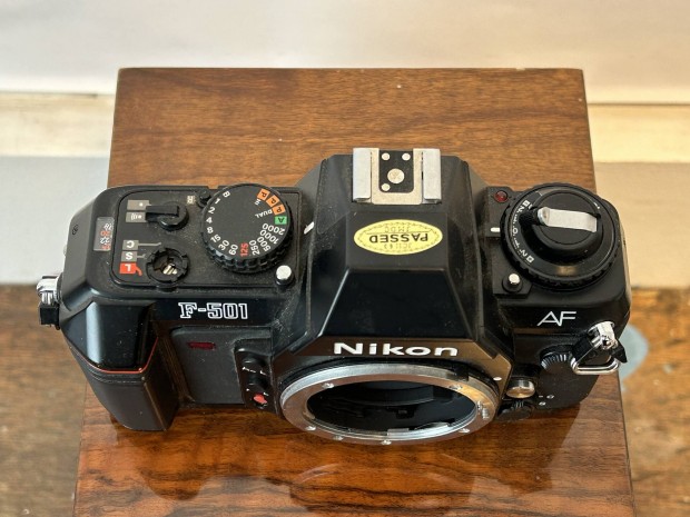 Nikon F-501 tkrreflexes  analg fnykpezgp kamera 