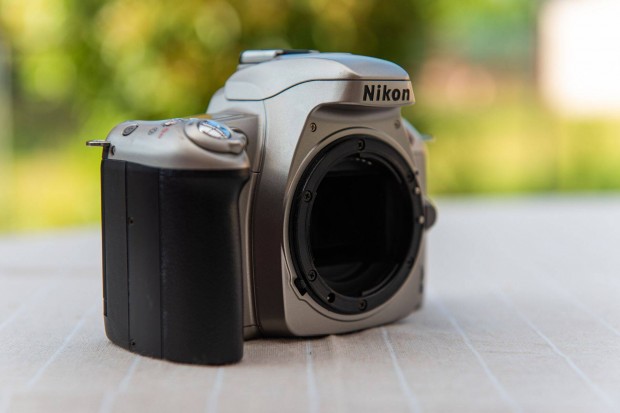 Nikon F-55 analóg váz