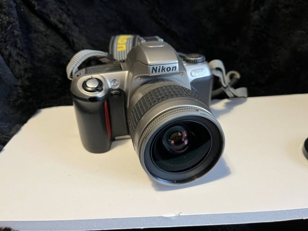 Nikon F 65 + Nikkor AF 28-80 mm objektv