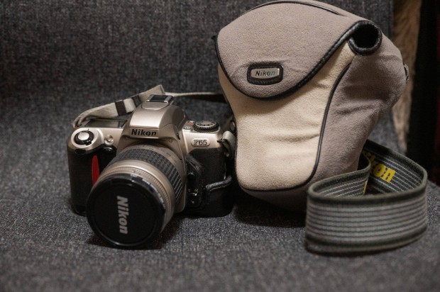 Nikon F-65 analóg szett (váz + tartó + objektív)
