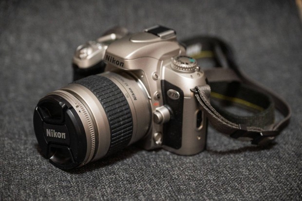 Nikon F-75 kit (váz + objektív)