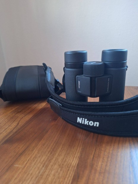 Nikon Monarch M7 10x30