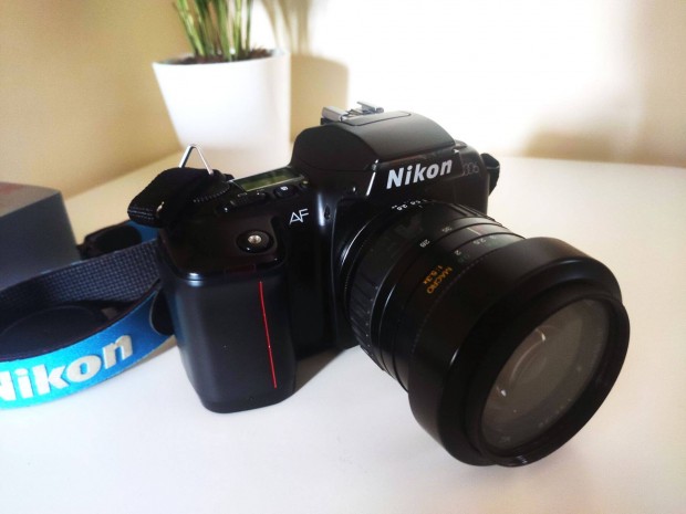 Nikon N6006 35 mm AF SLR Filmes tükörreflexes fényképezőgép táskával